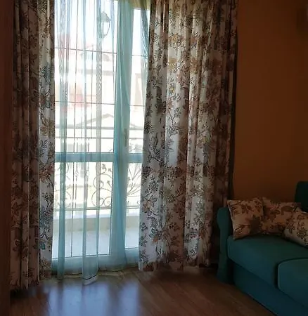 Golden Hermes Appartement *