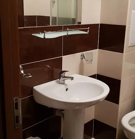 Golden Hermes Appartement *